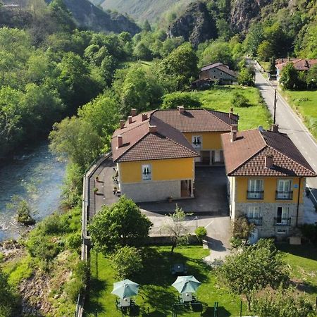 Hotel Y Apartamentos La Lonja Cangas de Onis Ngoại thất bức ảnh