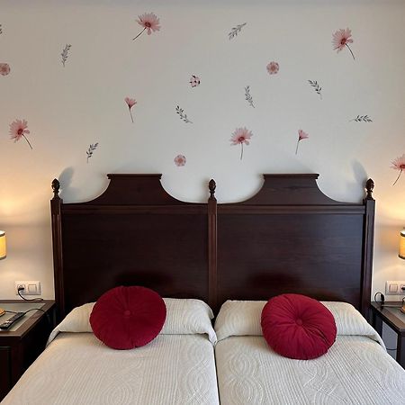 Hotel Y Apartamentos La Lonja Cangas de Onis Ngoại thất bức ảnh