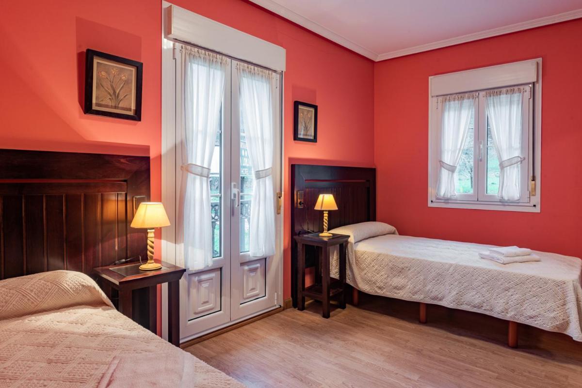 Hotel Y Apartamentos La Lonja Cangas de Onis Ngoại thất bức ảnh
