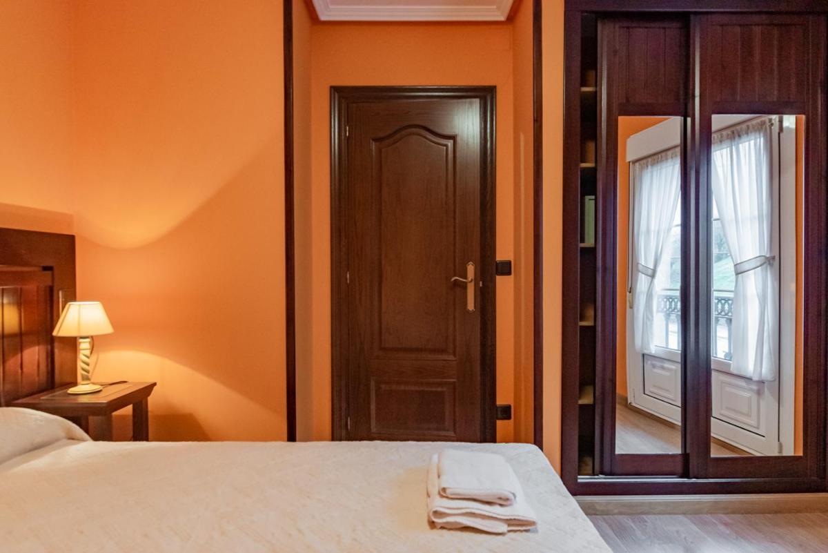 Hotel Y Apartamentos La Lonja Cangas de Onis Ngoại thất bức ảnh