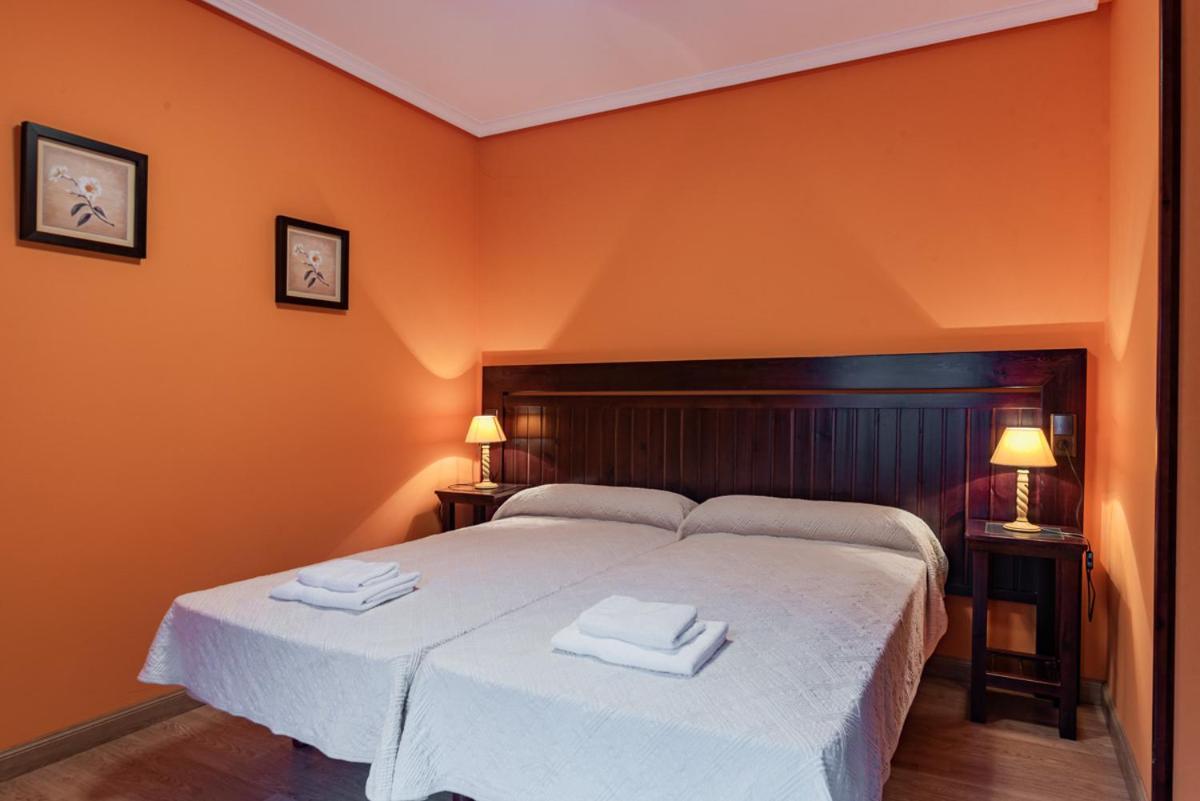 Hotel Y Apartamentos La Lonja Cangas de Onis Ngoại thất bức ảnh