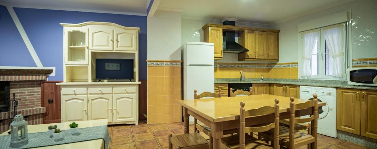 Hotel Y Apartamentos La Lonja Cangas de Onis Ngoại thất bức ảnh