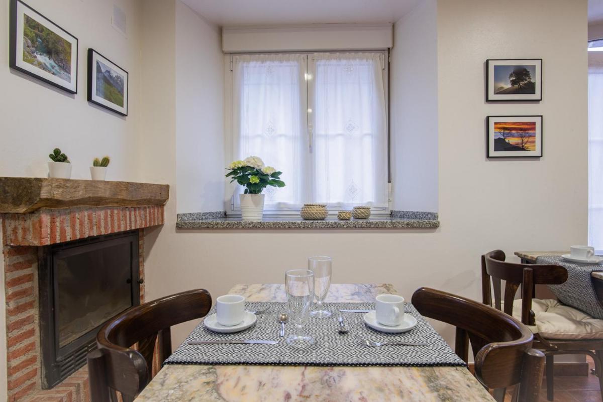 Hotel Y Apartamentos La Lonja Cangas de Onis Ngoại thất bức ảnh