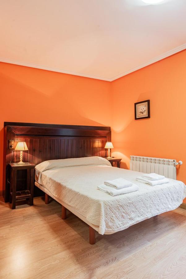 Hotel Y Apartamentos La Lonja Cangas de Onis Ngoại thất bức ảnh