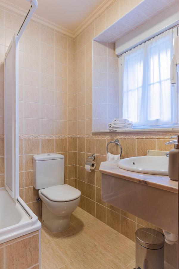 Hotel Y Apartamentos La Lonja Cangas de Onis Ngoại thất bức ảnh