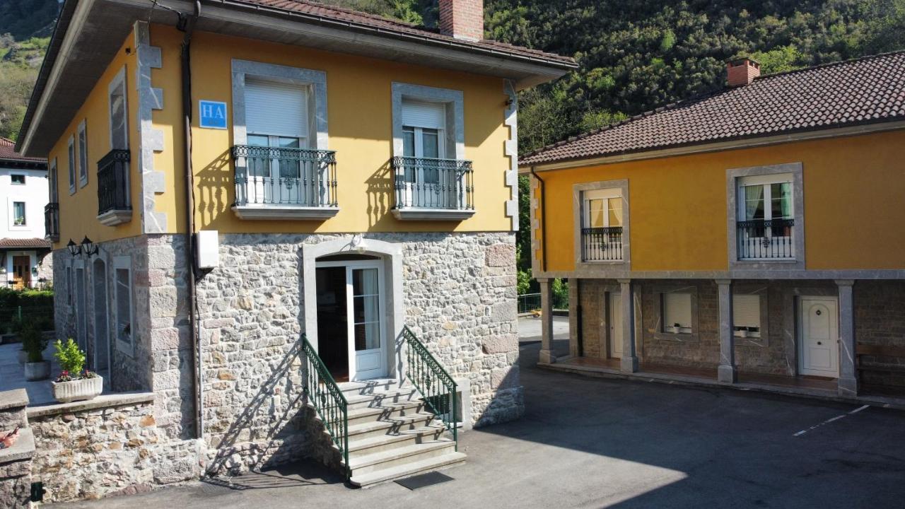 Hotel Y Apartamentos La Lonja Cangas de Onis Ngoại thất bức ảnh