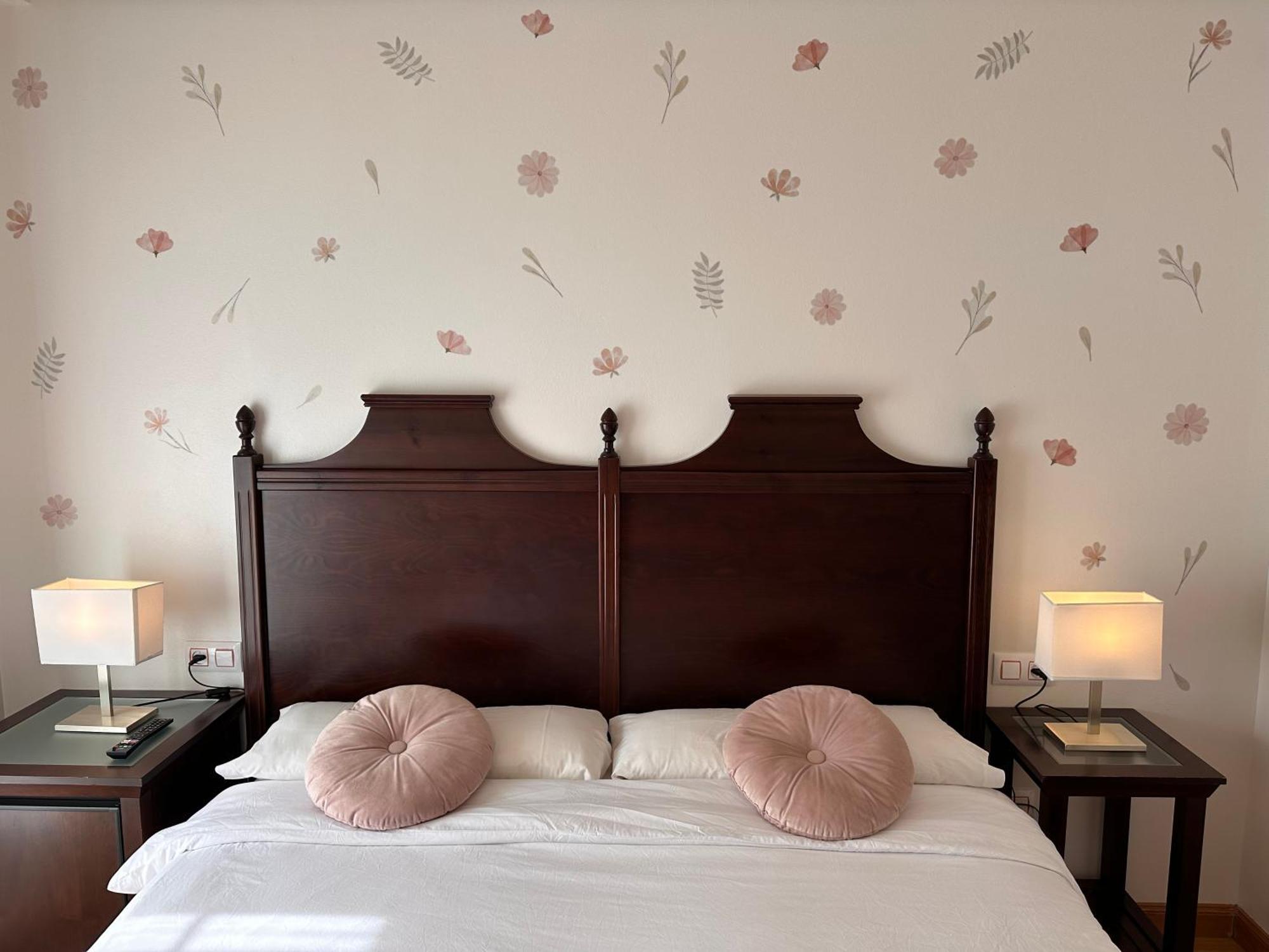 Hotel Y Apartamentos La Lonja Cangas de Onis Ngoại thất bức ảnh