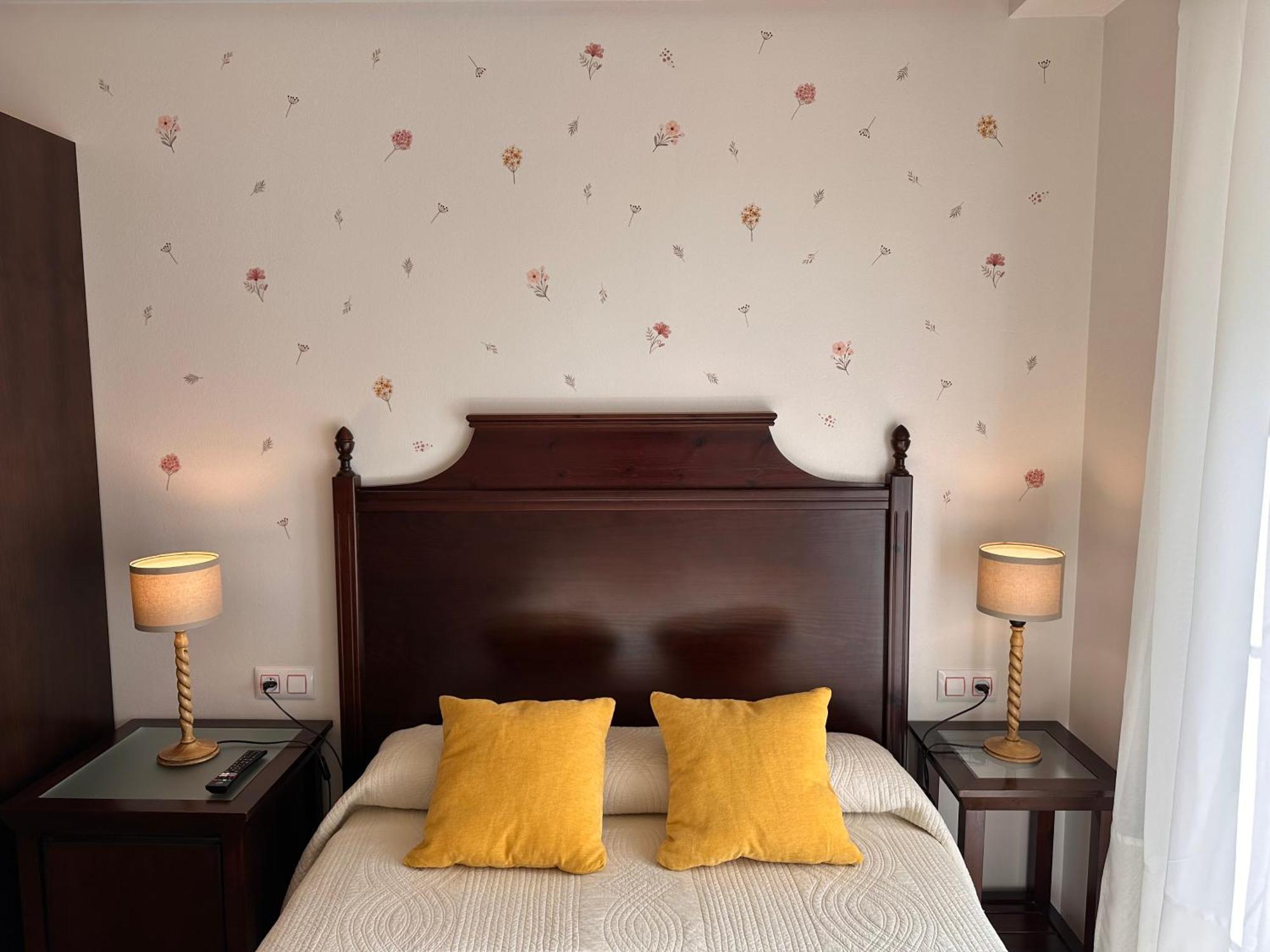 Hotel Y Apartamentos La Lonja Cangas de Onis Ngoại thất bức ảnh